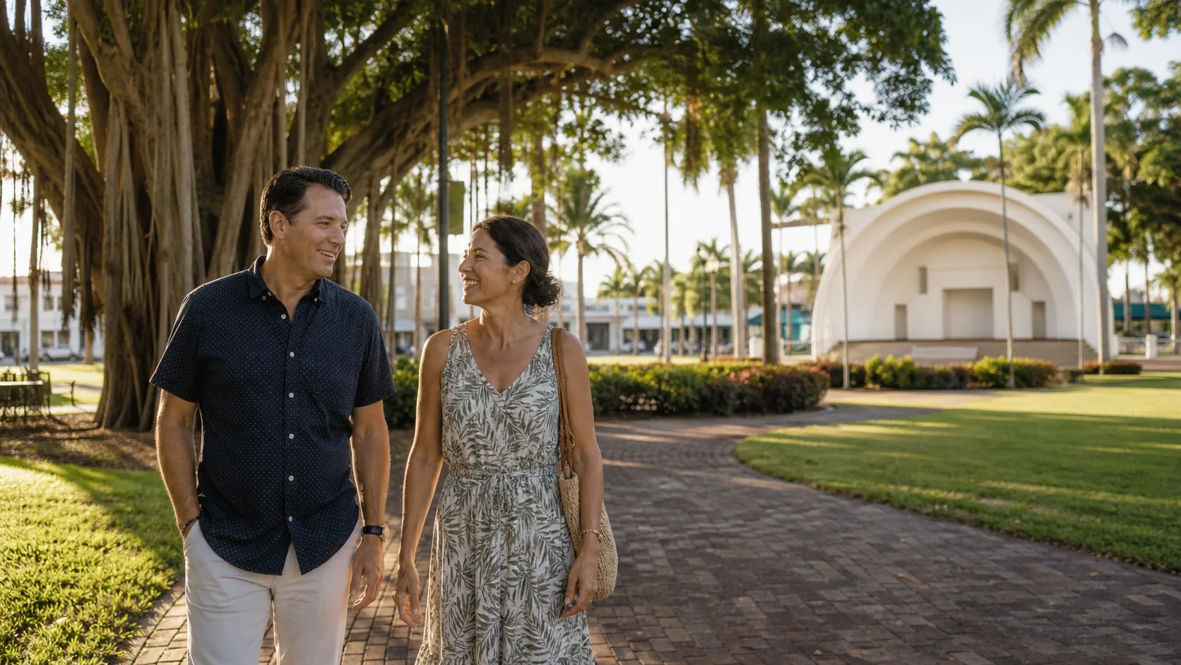 Adult couple enjoying a date near a recognizable Naples landmark